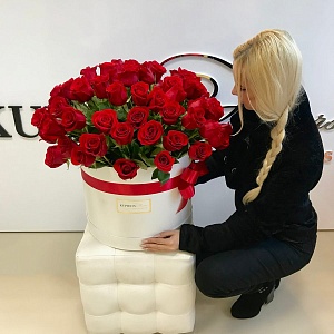 51 Красная роза в коробке (сфера)