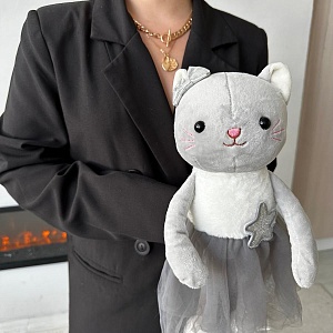 Котя в сером платье