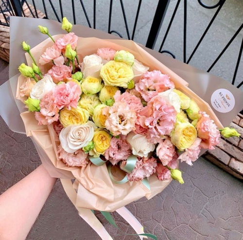 Букет с розами 12а