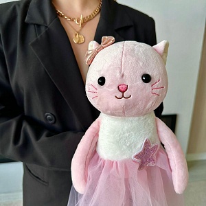Котя в розовом платье